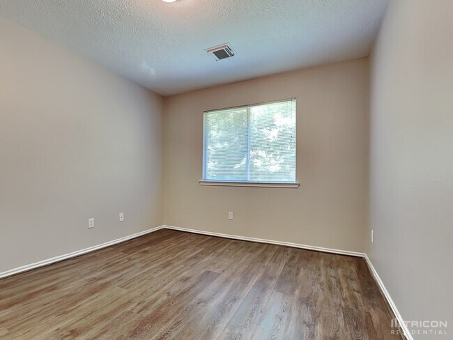 Building Photo - 33107 Cottonwood Bend