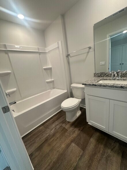 Bathroom for bedrooms 1 & 2 - 4162 High Glen Dr
