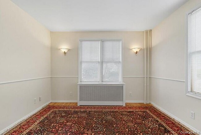 Building Photo - 22 School St