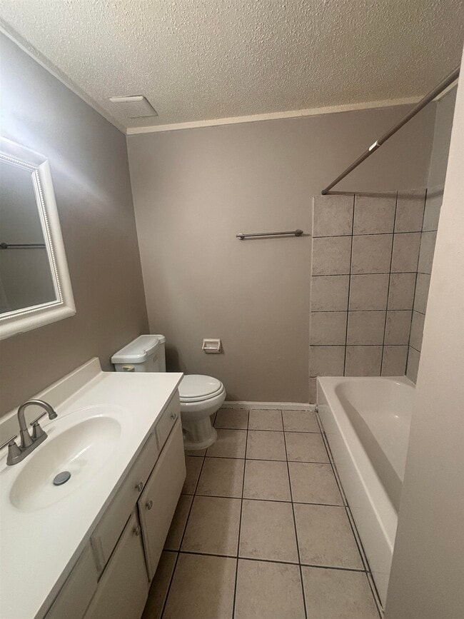 Building Photo - 4701 Lindawood Ln