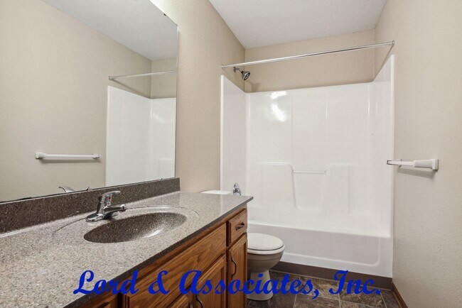 Building Photo - 1210 NW Willow Dr