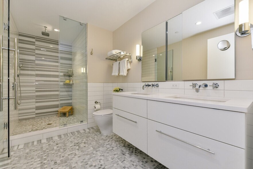 Building Photo - 110 Broad St