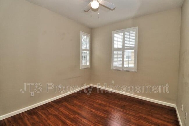 Building Photo - 217 Barnhill Dr