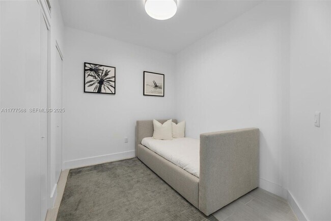 Building Photo - 2900 NE 7th Ave