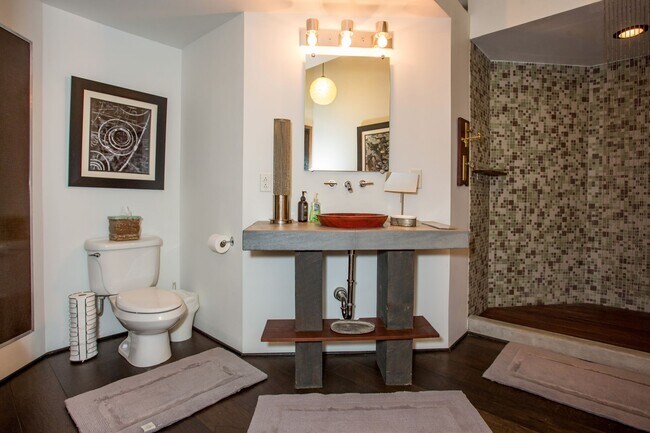 Building Photo - One of a Kind Furnished Condo in the Heart...