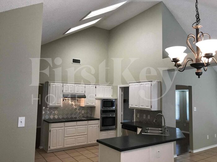 Building Photo - 1417 Highland Dr