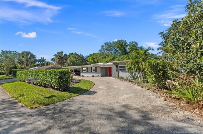 Building Photo - 530 S Manor Dr