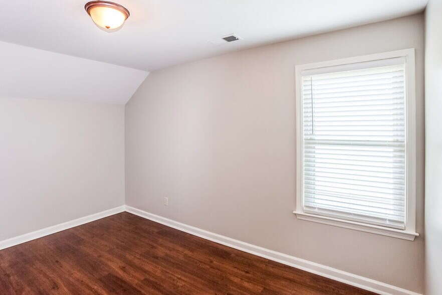 Building Photo - 7397 Brentridge Dr