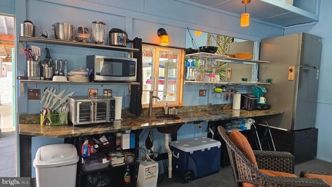 Building Photo - 36 Shore Dr