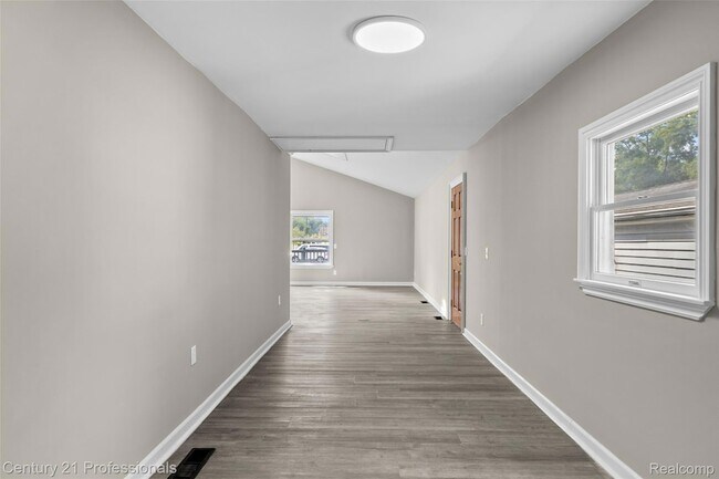 Building Photo - 3621 Livernois Rd