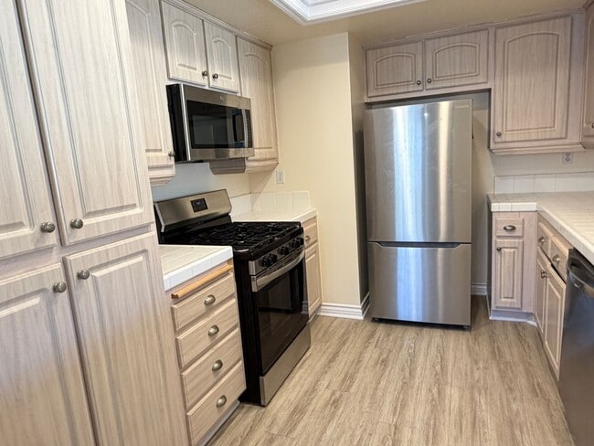 Building Photo - BEAUTIFULLY REFRESHED UPPER-LEVEL CONDO WITH GARAGE & RESORT-STYLE AMENITIES