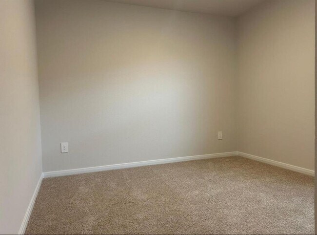 Building Photo - 1313 Camden Ln