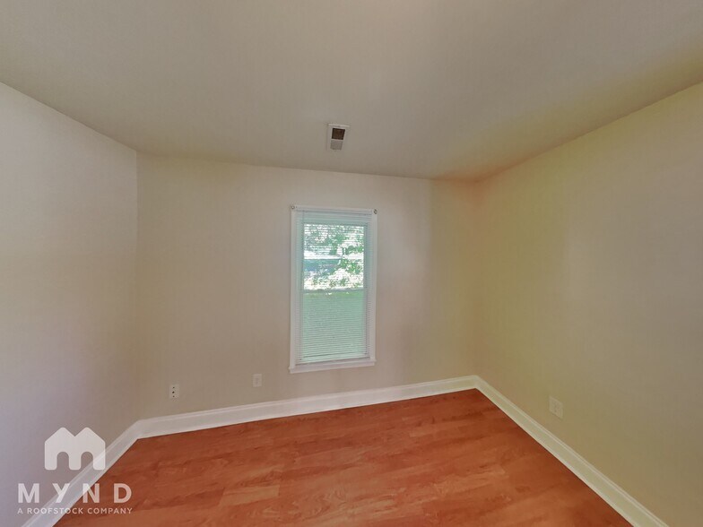 Building Photo - 2632 Shamrock Dr