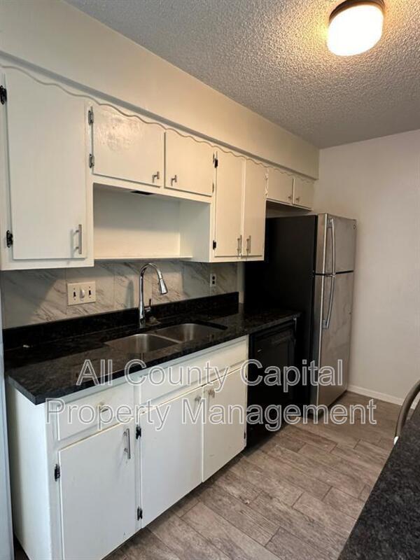 Building Photo - 7709 Meadowview Ln