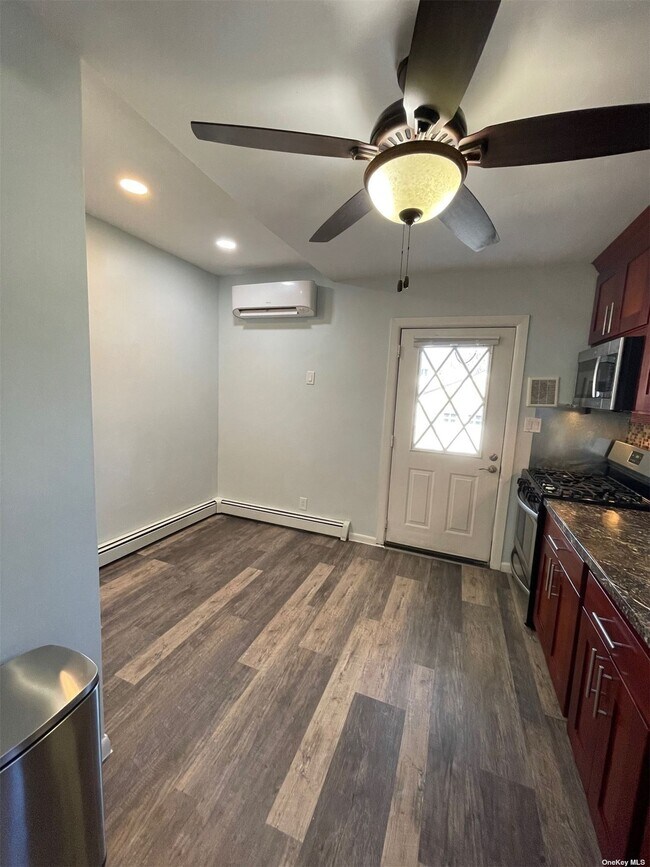 Building Photo - 239-15 88th Ave