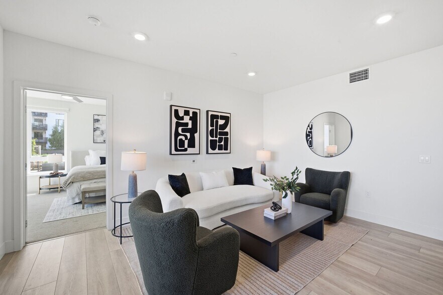 Building Photo - 3578 Rambla Pl