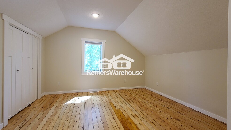 Building Photo - 217 River St