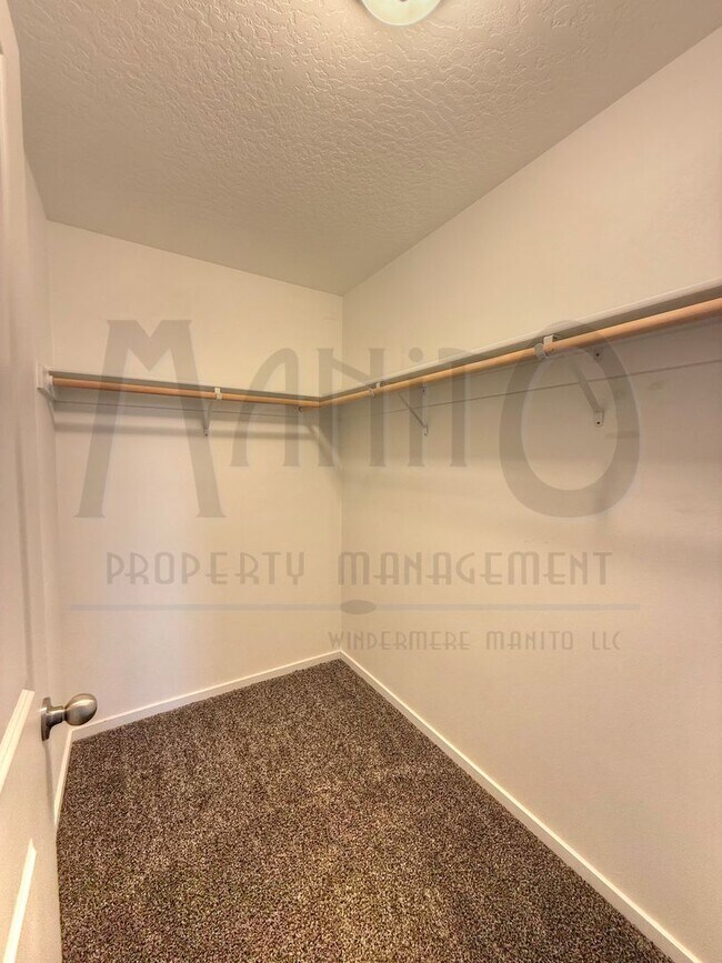 Building Photo - Spacious Airway Heights Home