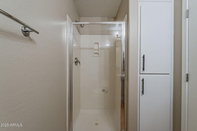 Building Photo - 615 E Portland St