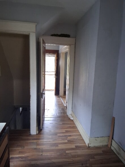 Building Photo - 1803 Pointview Ave