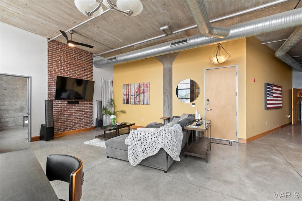 Building Photo - 2323 Locust St