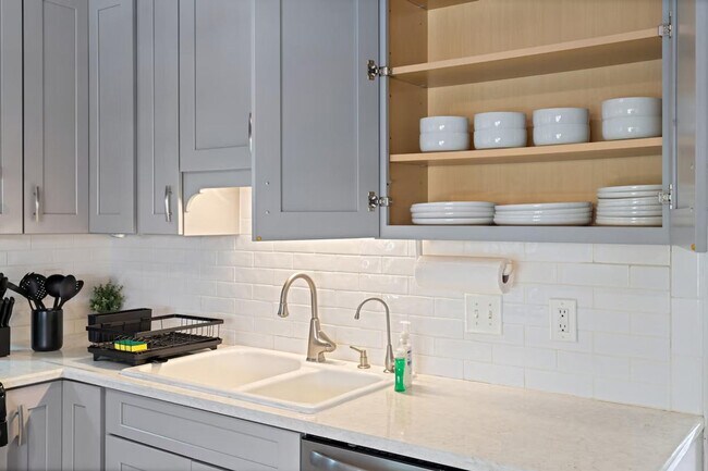 Building Photo - 750 SE Maynard Rd