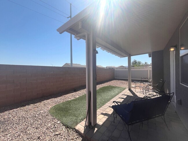 Building Photo - Stylish single-story living with 3 bedrooms, 2 baths, plus a versatile den — 1,489 sq ft of comfo...