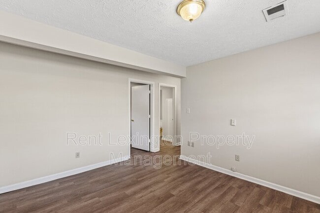 Building Photo - 3395 Montavesta Rd