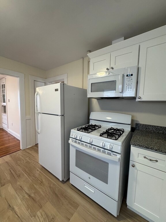 Building Photo - 10 Fawndale Rd