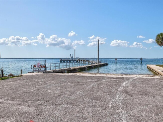 Building Photo - 5002 W Idaho St