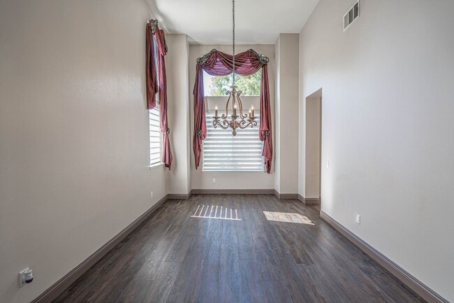 Building Photo - Tesoro Del Valle 4 Bedroom + Loft Home for...