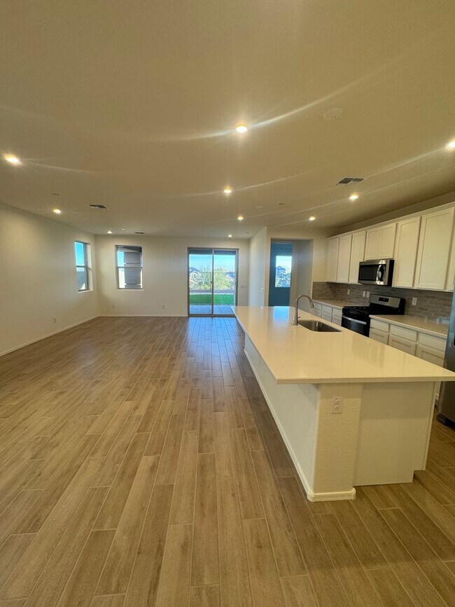 Building Photo - BRAND NEW HOME IN VISTANCIA