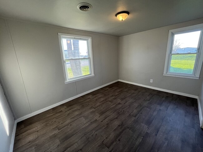 Building Photo - 1139 Perrot St