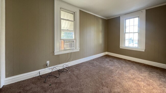 Building Photo - 2744 5th Ave