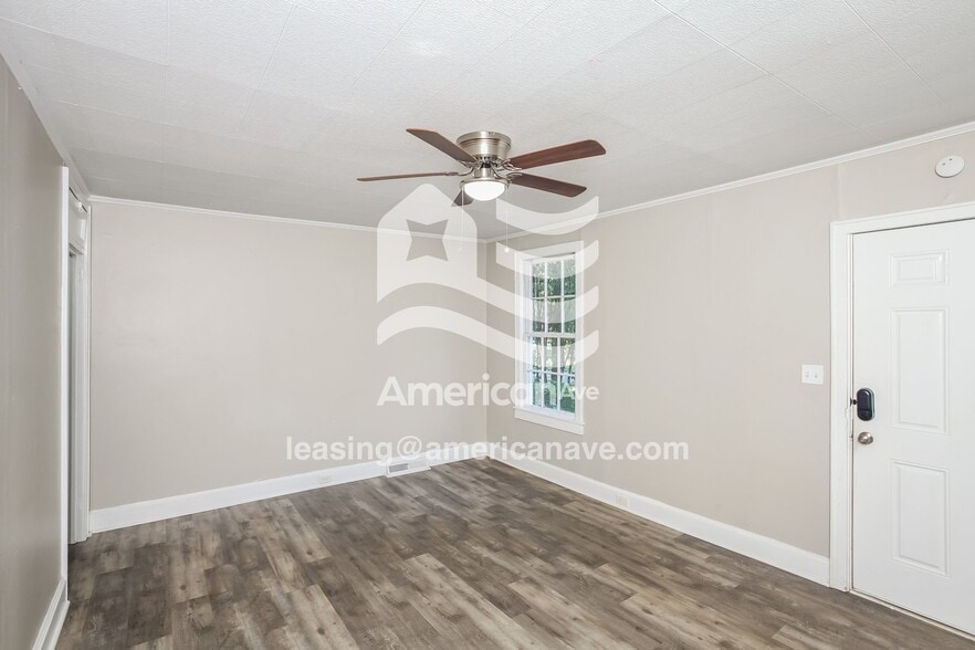 Building Photo - 608 S Bonham Rd