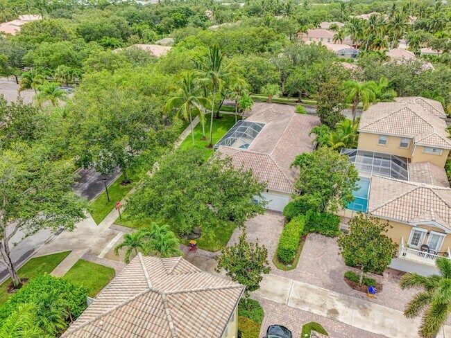 Building Photo - 121 Savona Dr