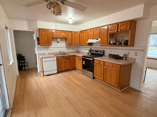 Building Photo - Amazing Troy Rental Available Now!