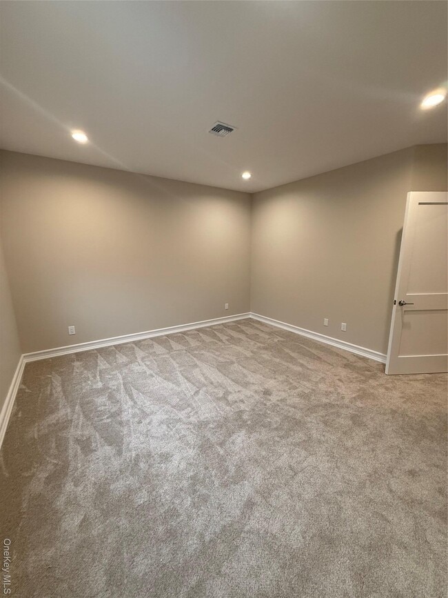 Building Photo - 122 Greenwich Ave