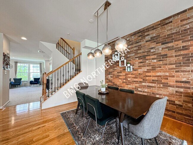 Building Photo - 3190 Yeager Dr