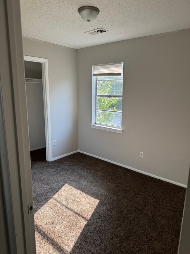 Building Photo - 3053 St Cloud Pl
