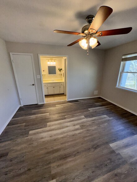 Master - 1713 E Lindsey St