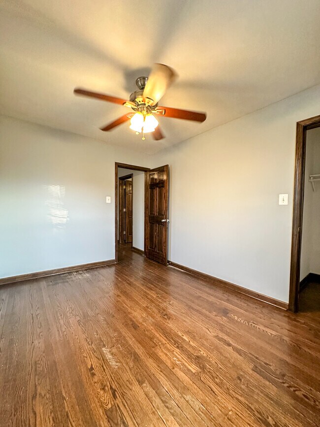 Building Photo - 6058 S Richmond St