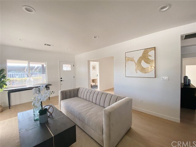 Building Photo - 8009 Hill Dr