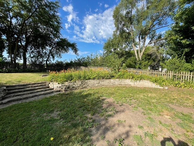 Building Photo - 2318 Storm St