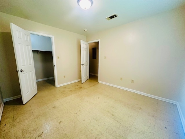 Building Photo - 2563 Weller Ave