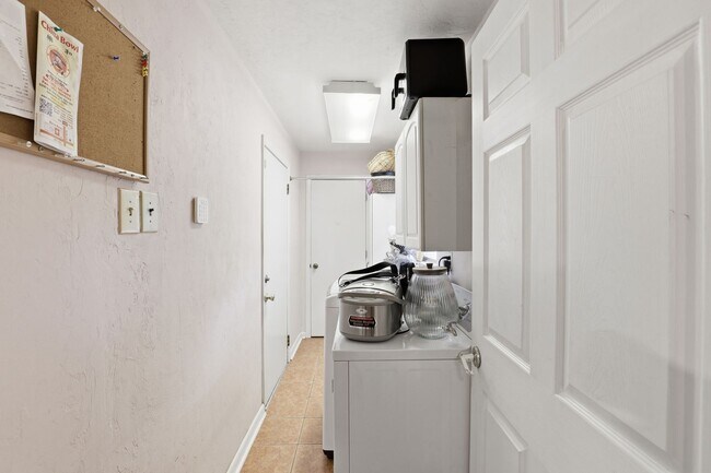 Building Photo - 4731 NW 39th St