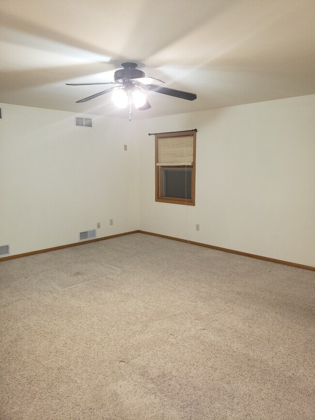 Building Photo - 2267 S Syene Rd