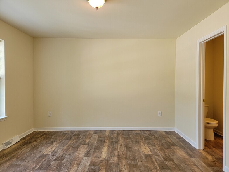 Building Photo - 118 Park Place Cir