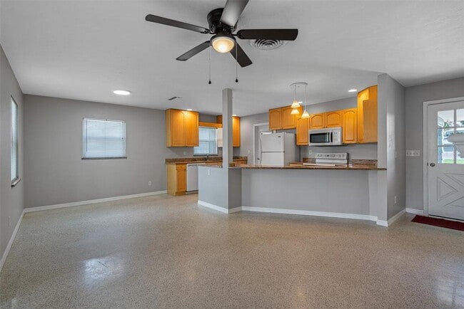 Building Photo - Waterfront home - Palm Harbor