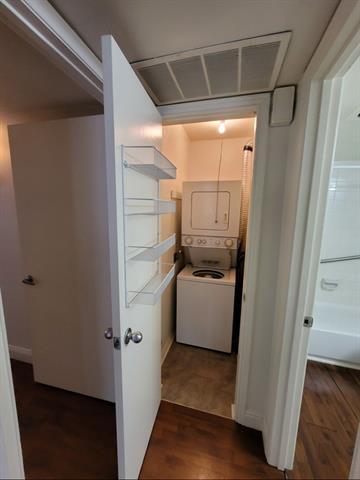 Building Photo - 7903 Meadow Park Dr